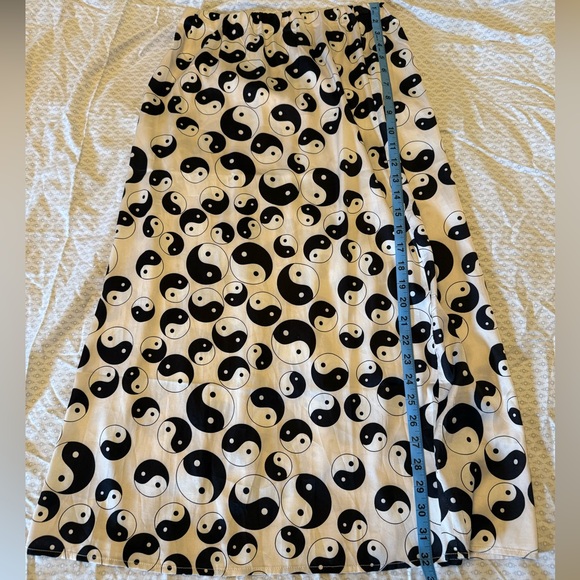 Dressed in LALA yin yang midi skirt - Picture 3 of 7